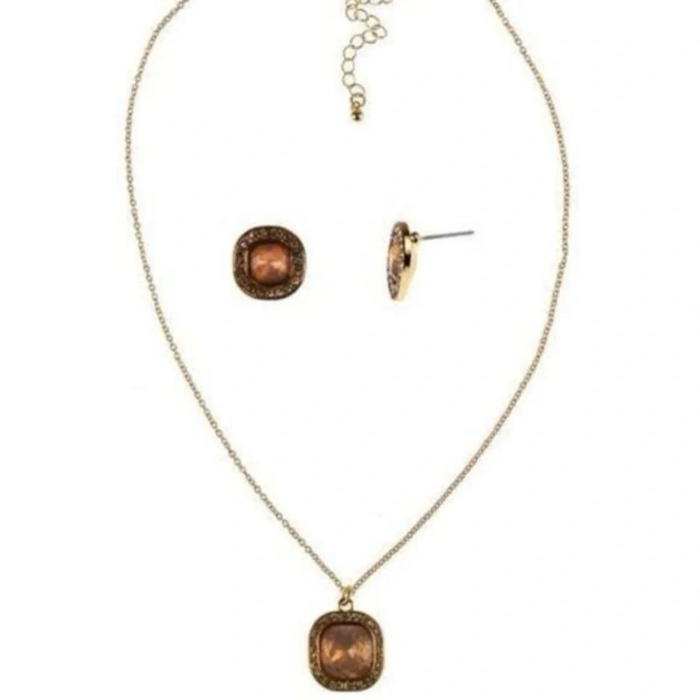 ❄️ Kim Rogers | Gold Square Earrings and Necklace Set